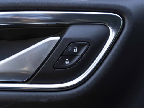 Used 2022 Chevrolet Tahoe Z71 w/ Z71 Off-Road Package image 38