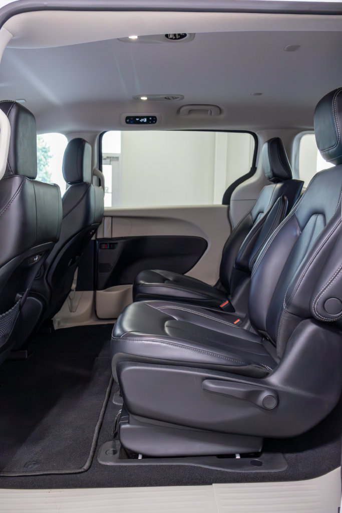 Used 2023 Chrysler Pacifica Touring-L FWD image 14