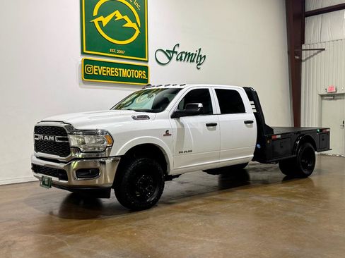 Used 2021 RAM 3500 Tradesman w/ Chrome Appearance Group AWD/4WD image 3