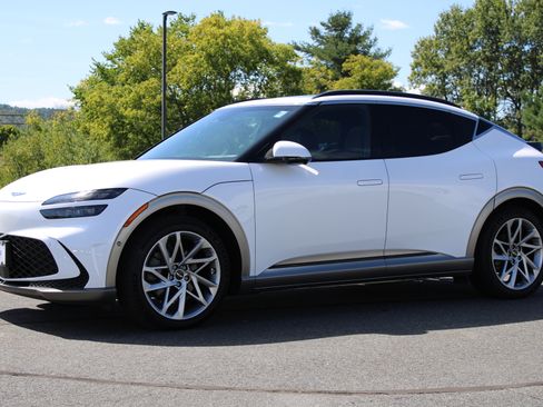Used 2023 Genesis GV60 Advanced AWD/4WD image 12