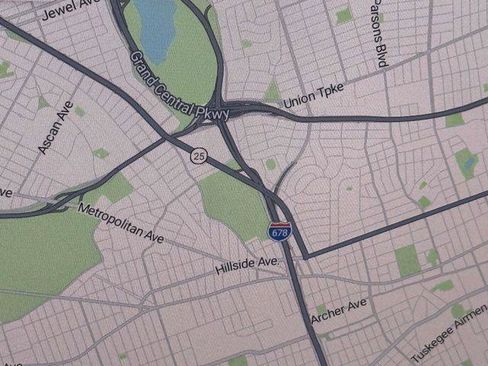 Used 2025 Chevrolet Suburban RST w/ Comfort Package image 30