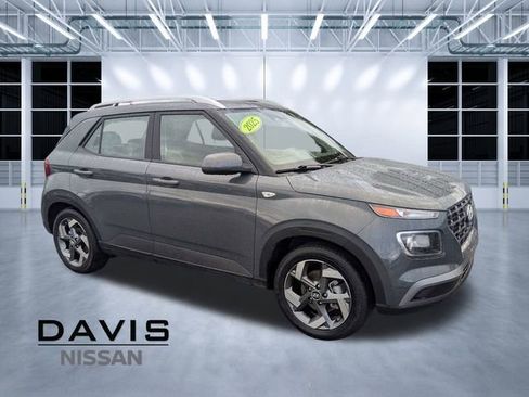 Used 2025 Hyundai Venue SEL FWD image 1
