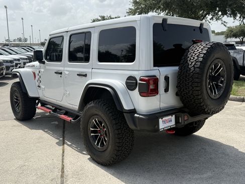 Used 2024 Jeep Wrangler Unlimited Rubicon AWD/4WD image 7