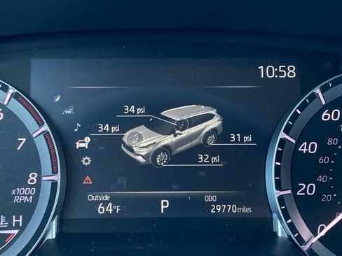 Used 2023 Toyota Highlander XLE image 18