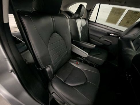 Used 2023 Toyota Highlander XLE FWD image 25