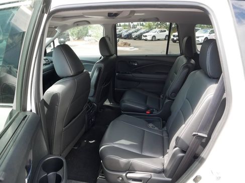 Used 2022 Honda Pilot Touring image 11