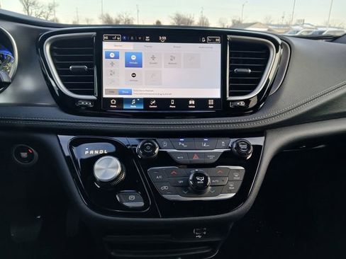 New 2026 Chrysler Pacifica Select FWD image 22