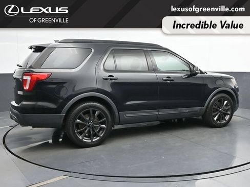 Used 2017 Ford Explorer XLT w/ Equipment Group 202A FWD image 8