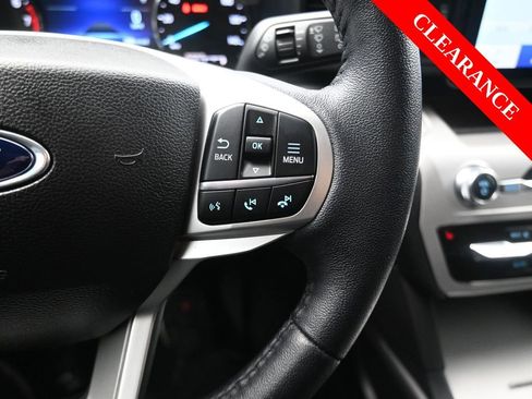 Used 2024 Ford Explorer XLT image 27