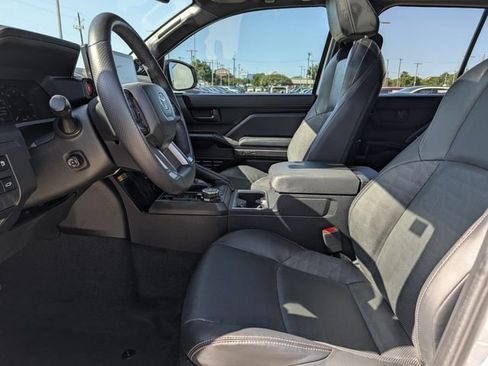 Used 2025 Toyota 4Runner TRD Off-Road Premium AWD/4WD image 26