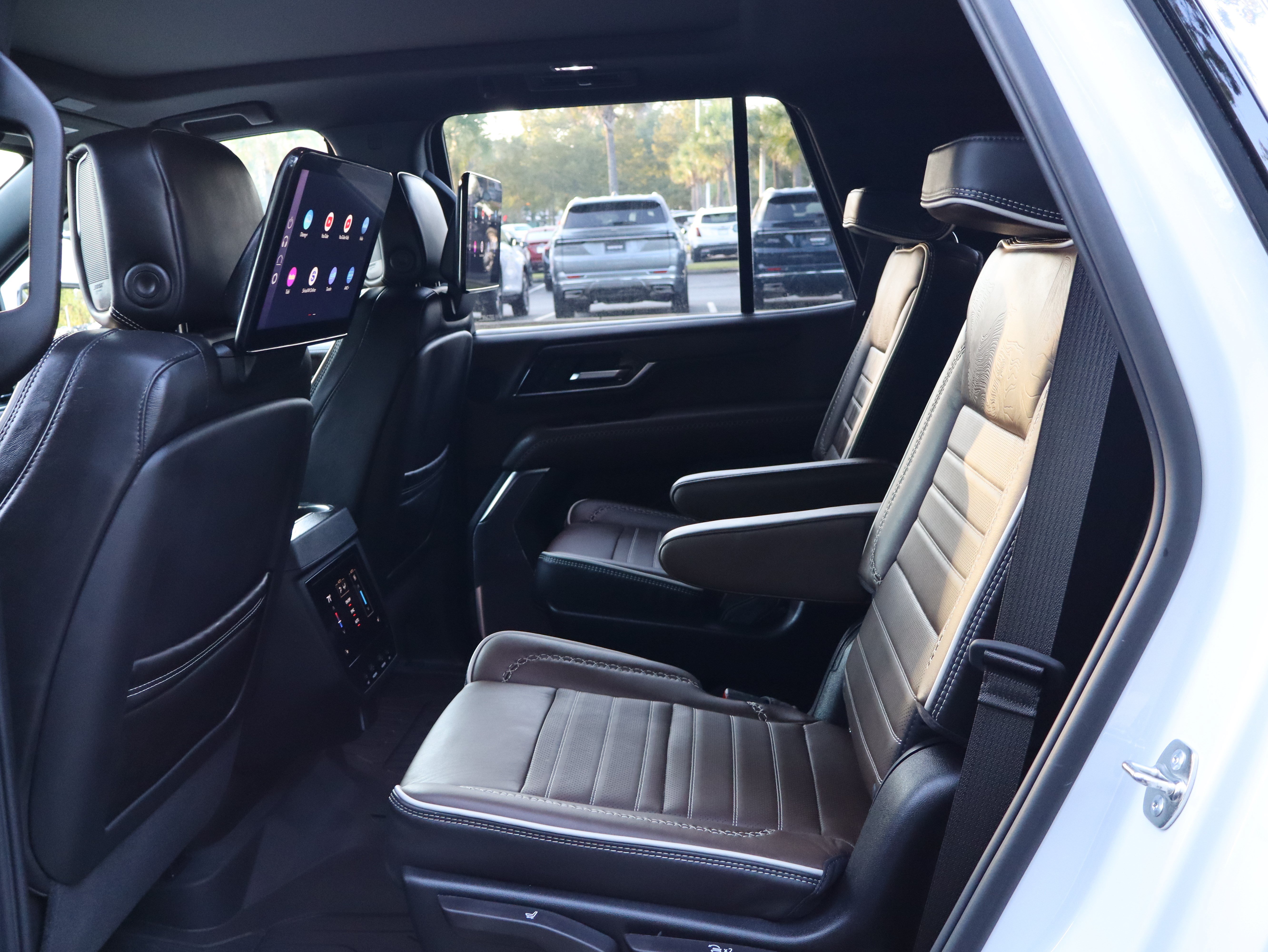 Used 2026 GMC Yukon Denali Ultimate AWD/4WD image 46