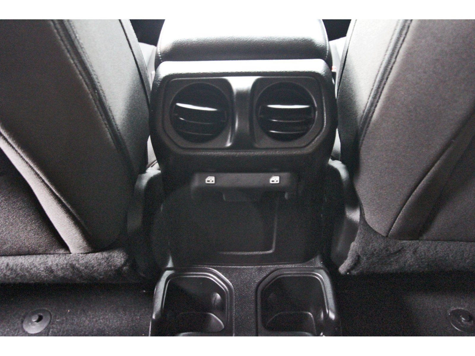 Used 2019 Jeep Wrangler Unlimited Sport S AWD/4WD image 15
