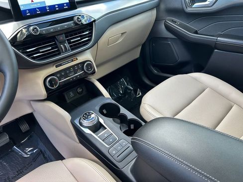 Used 2022 Ford Escape Titanium w/ Class II Trailer Tow Package image 21