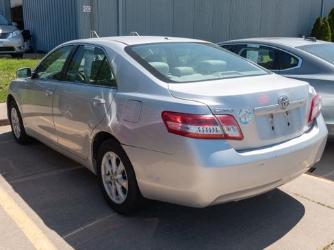 Used 2011 Toyota Camry LE w/ LE Extra-Value Pkg FWD image 5