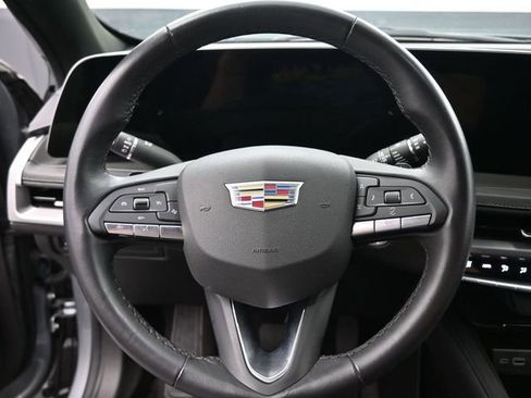 Used 2024 Cadillac XT4 Premium Luxury image 2