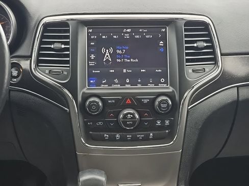 Used 2018 Jeep Grand Cherokee Limited w/ Luxury Group II image 31