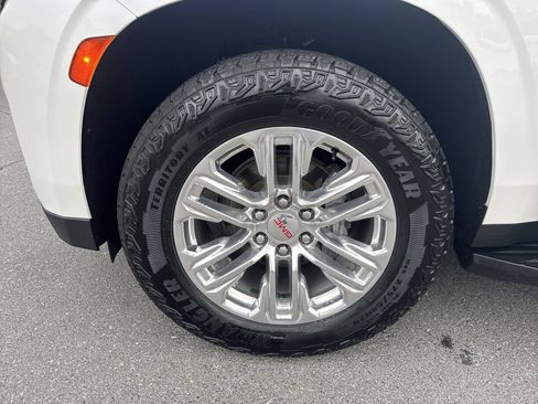Certified 2022 GMC Yukon XL SLT w/ Max Trailering Package AWD/4WD image 19