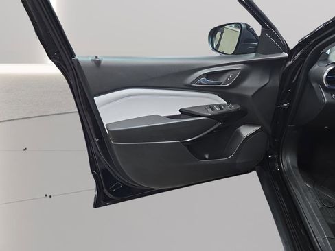 Used 2024 Chevrolet Trax LT w/ Driver Confidence Package image 18