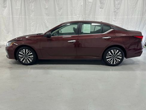 Used 2024 Nissan Altima 2.5 SV image 4
