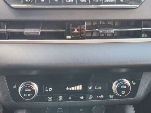 Used 2024 Mitsubishi Outlander AWD image 15