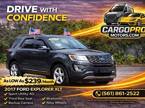 Used 2017 Ford Explorer XLT image 1