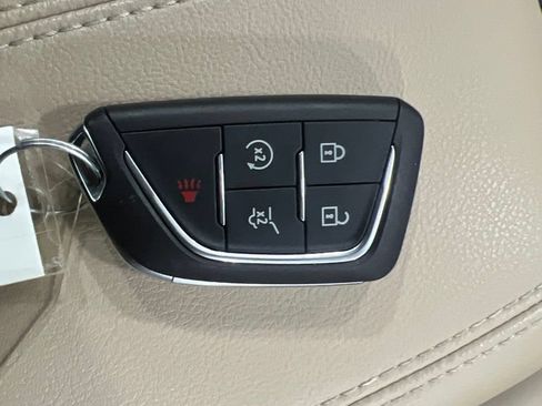Used 2024 Cadillac XT4 Luxury w/ Cold Weather Package AWD/4WD image 26