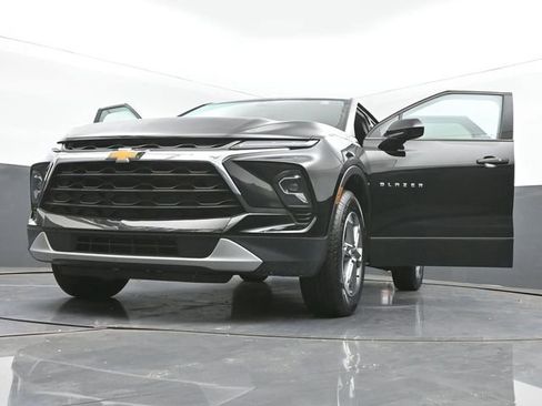 Used 2023 Chevrolet Blazer LT FWD image 50