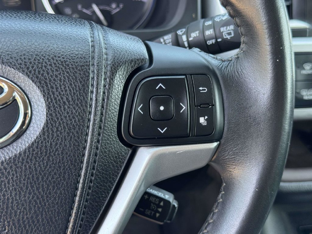Used 2014 Toyota Highlander XLE AWD/4WD image 8