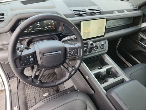 Certified 2025 Land Rover Defender 90 V8 AWD/4WD image 13