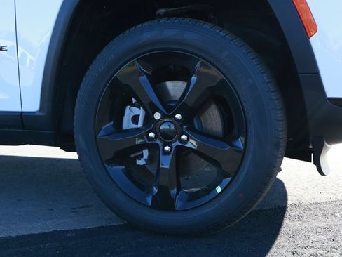 New 2025 Jeep Grand Cherokee L Limited w/ Black Appearance Package image 5