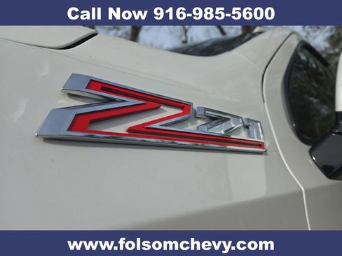 Used 2023 Chevrolet Suburban Z71 w/ Luxury Package image 6