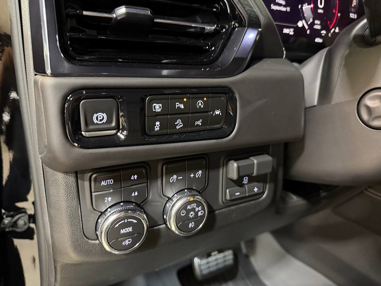 Used 2026 GMC Yukon AT4 Ultimate w/ LPO, Floor Liner Package AWD/4WD image 19