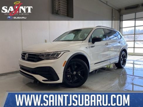 Used 2023 Volkswagen Tiguan SE R-Line image 1