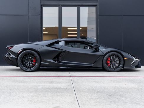 Used 2024 Lamborghini Revuelto image 11