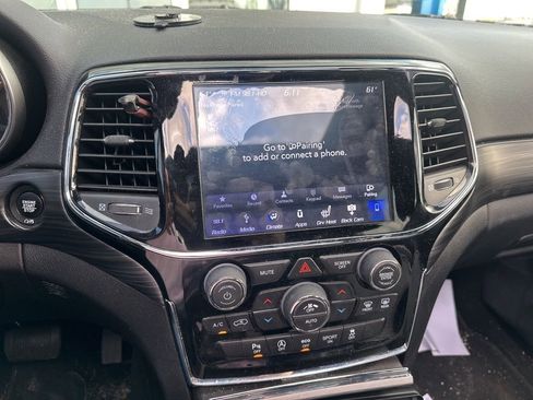 Used 2019 Jeep Grand Cherokee Altitude AWD/4WD image 9