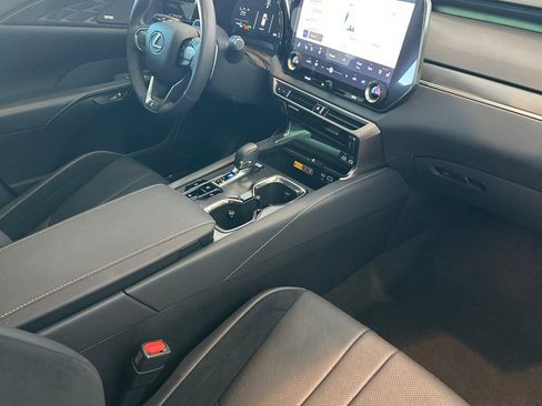 Used 2025 Lexus RX 500h F Sport image 16