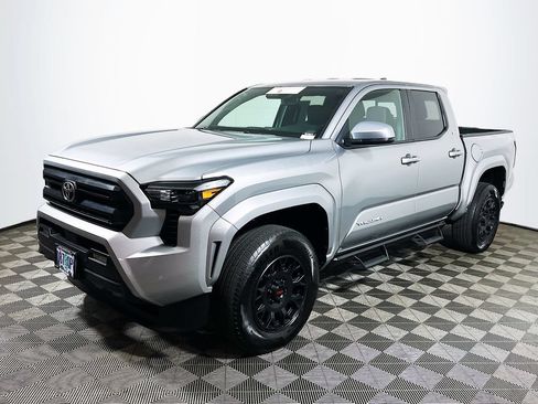 Certified 2025 Toyota Tacoma SR5 AWD/4WD image 3