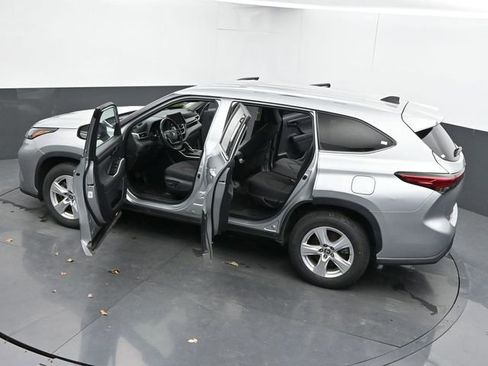 Used 2023 Toyota Highlander LE image 63