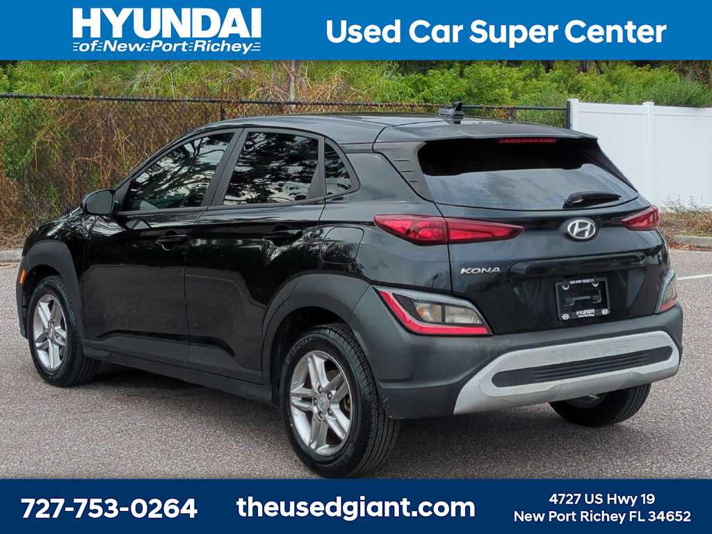 Certified 2022 Hyundai Kona SE FWD image 3