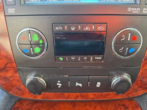 Used 2012 Chevrolet Avalanche LTZ RWD image 37