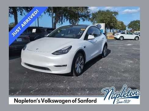 Used 2022 Tesla Model Y Long Range image 1