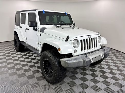 Used 2017 Jeep Wrangler Unlimited Sahara image 7