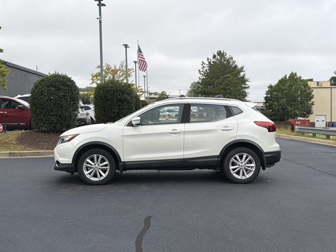 Used 2018 Nissan Rogue Sport SV w/ SV All-Weather Package AWD/4WD image 11