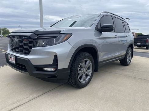 Used 2025 Honda Passport TrailSport image 12