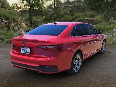 Used 2022 Volkswagen Jetta SE w/ Panoramic Sunroof Package FWD image 7