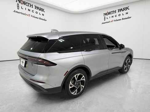 Used 2024 Lincoln Nautilus Premier w/ Equipment Group 102A AWD/4WD image 5