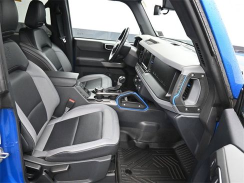 Used 2022 Ford Bronco Black Diamond image 8