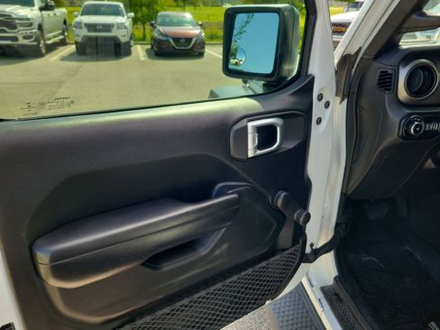 Used 2018 Jeep Wrangler Unlimited Sport AWD/4WD image 17