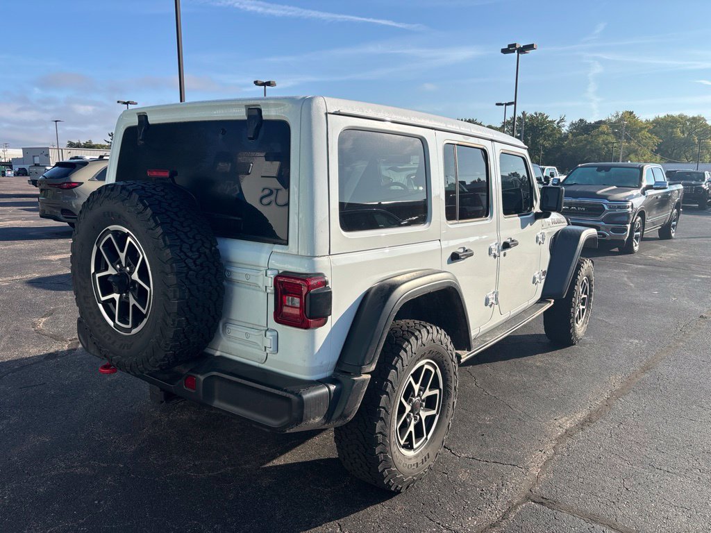 Used 2024 Jeep Wrangler Unlimited Rubicon w/ Convenience Group AWD/4WD image 6