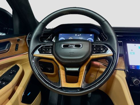 Certified 2025 Jeep Grand Cherokee Summit AWD/4WD image 27